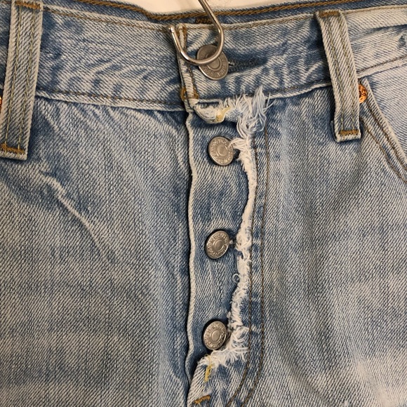 Levi’s Blue denim distressed shorts button fly Sz 28 raw hem Daisy Duke summer - Picture 5 of 9